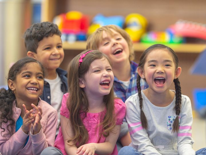 Membangkitkan Minat Belajar Anak: Dengan Tips dan Strategi Yang Tepat Gambar Anak Ceria