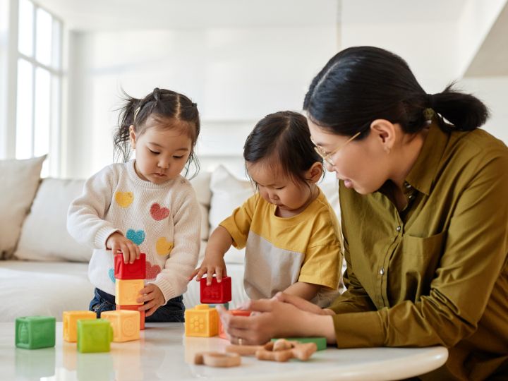bermain bersama anak